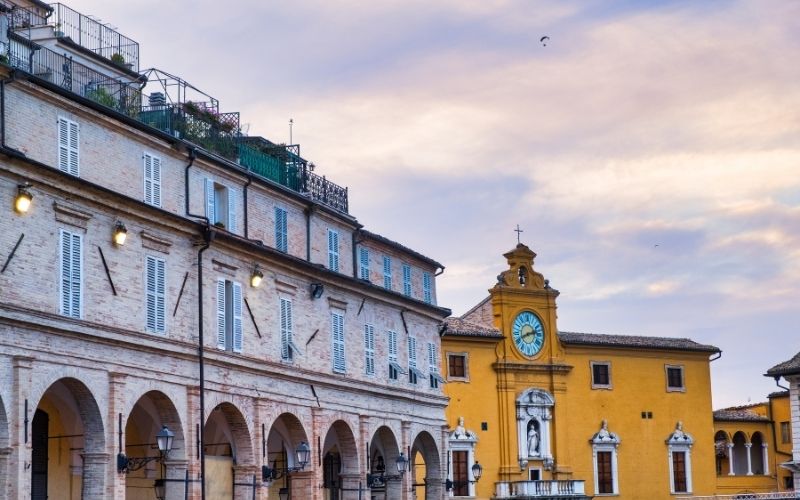 CAPODANNO NELLE MARCHE TRA BORGHI ANTICHI E CITTÀ D'ARTE 
